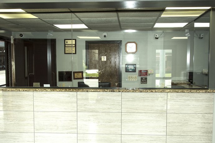 Imagen de los interiores del Hotel Super 8 By Wyndham Michigan City. Foto 16