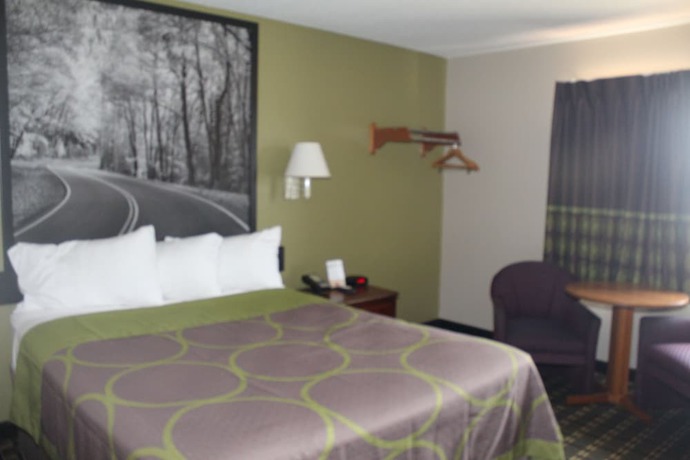Imagen de la habitación del Hotel Super 8 By Wyndham Michigan City. Foto 8