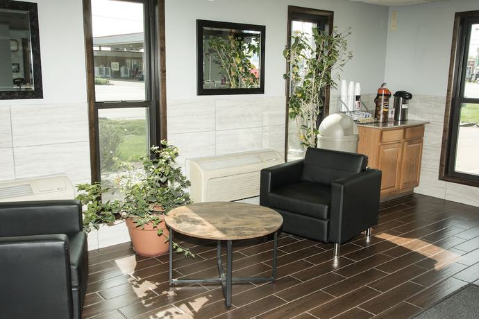 Imagen de los interiores del Hotel Super 8 By Wyndham Michigan City. Foto 17