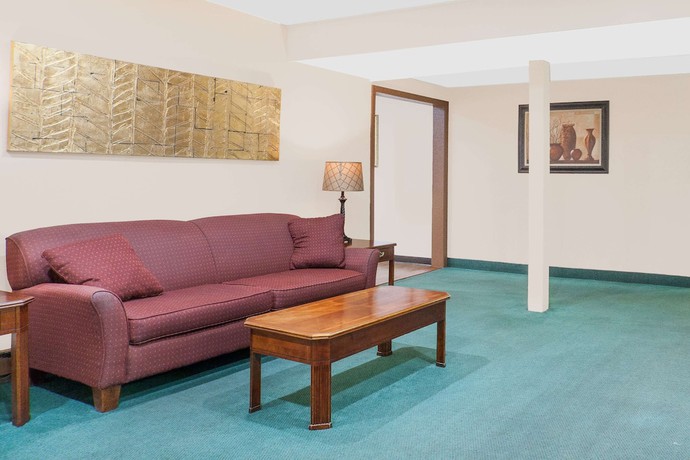 Imagen de los interiores del Hotel Super 8 By Wyndham Middletown. Foto 17