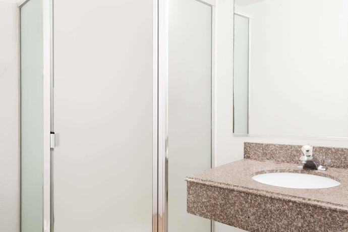Imagen de la habitación del Hotel Super 8 By Wyndham Midwest City Ok. Foto 8