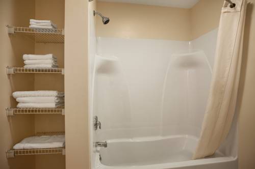 Imagen de la habitación del Hotel Super 8 By Wyndham Mifflinville Near Bloomsburg. Foto 9