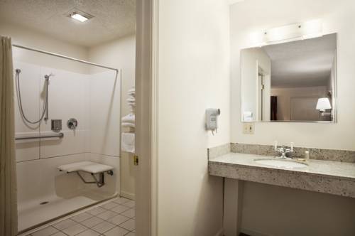 Imagen de la habitación del Hotel Super 8 By Wyndham Mifflinville Near Bloomsburg. Foto 10