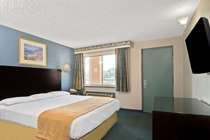 Imagen de la habitación del Hotel Super 8 By Wyndham Milford/new Haven. Foto 8