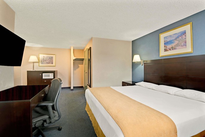 Imagen de la habitación del Hotel Super 8 By Wyndham Milford/new Haven. Foto 9
