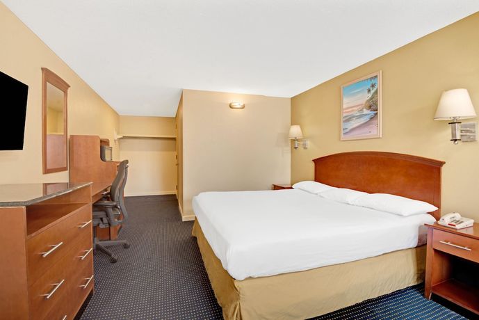 Imagen de la habitación del Hotel Super 8 By Wyndham Milford/new Haven. Foto 10
