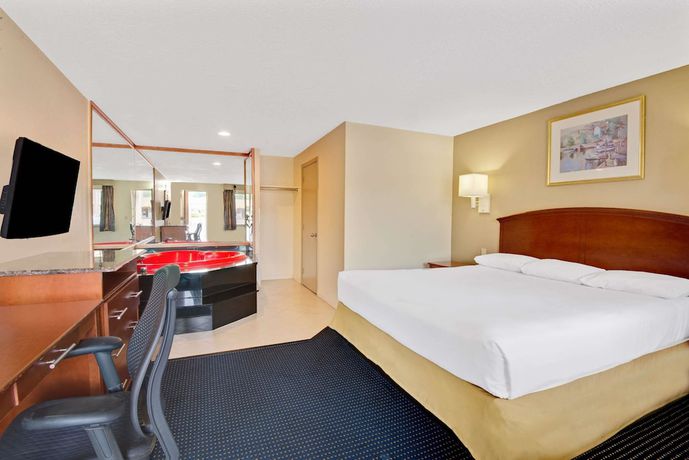 Imagen de la habitación del Hotel Super 8 By Wyndham Milford/new Haven. Foto 13