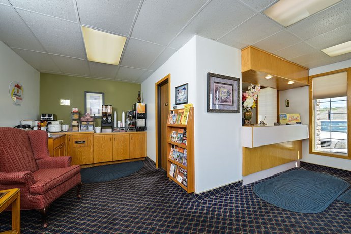 Imagen de los interiores del Hotel Super 8 By Wyndham Minot Airport, Minot. Foto 15