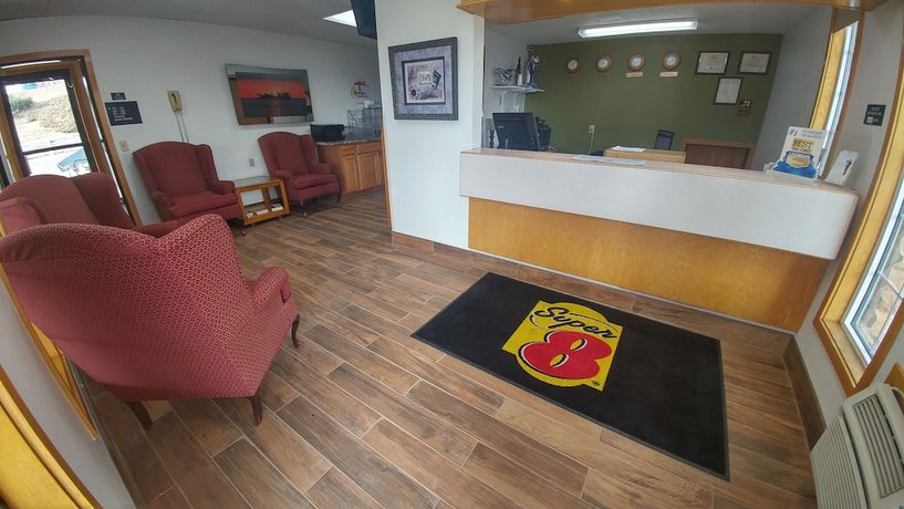 Imagen de los interiores del Hotel Super 8 By Wyndham Minot Airport, Minot. Foto 18