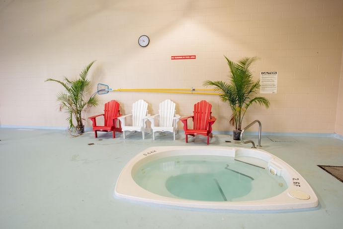 Imagen de la piscina del Hotel Super 8 By Wyndham Mississauga. Foto 19