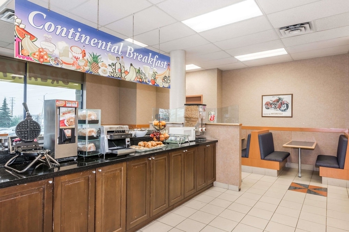 Imagen del bar/restaurante del Hotel Super 8 By Wyndham Mississauga. Foto 3