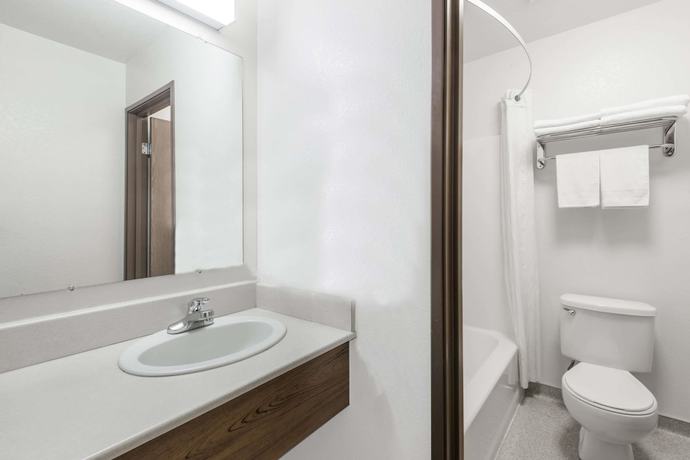 Imagen de la habitación del Hotel Super 8 By Wyndham Missoula/reserve St.. Foto 6