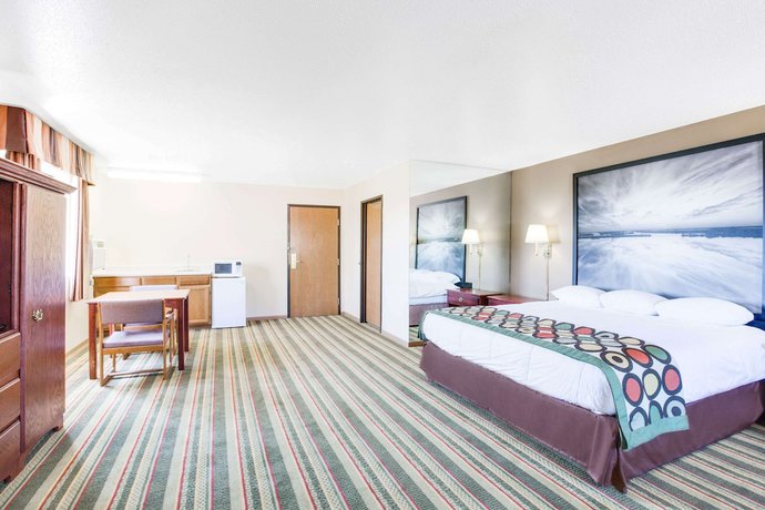 Imagen de la habitación del Hotel Super 8 By Wyndham Mitchell. Foto 11