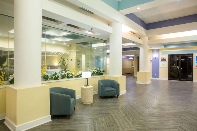 Imagen de los interiores del Hotel Super 8 By Wyndham Mobile I-65. Foto 12