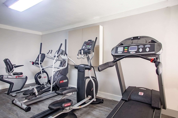 Imagen de los interiores del Hotel Super 8 By Wyndham Mobile I-65. Foto 13