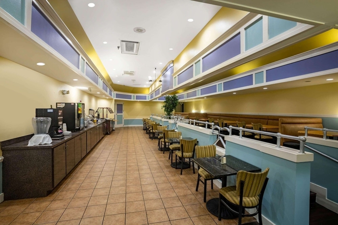 Imagen del bar/restaurante del Hotel Super 8 By Wyndham Mobile I-65. Foto 3