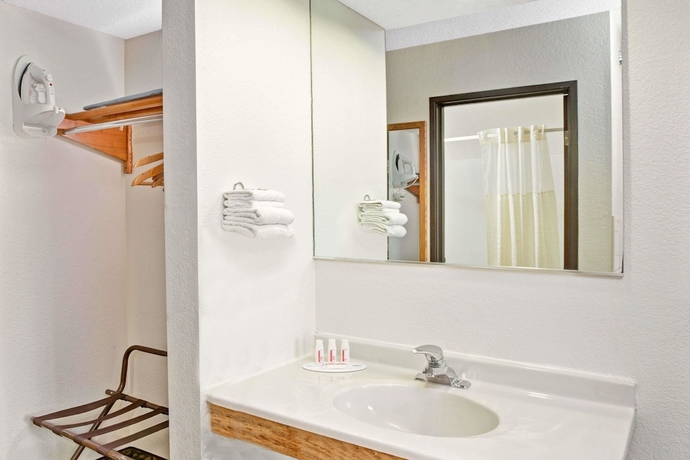 Imagen de la habitación del Hotel Super 8 By Wyndham Mokena/frankfort /i-80. Foto 14