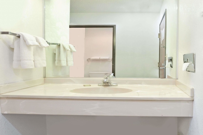 Imagen de la habitación del Hotel Super 8 By Wyndham Monee. Foto 7