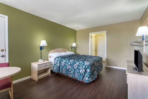 Imagen de la habitación del Hotel Super 8 By Wyndham Monticello. Foto 8