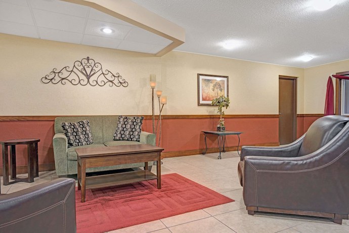 Imagen de los interiores del Hotel Super 8 By Wyndham Monticello, Monticello. Foto 8