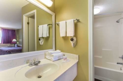 Imagen de la habitación del Hotel Super 8 By Wyndham Monticello, Monticello. Foto 5