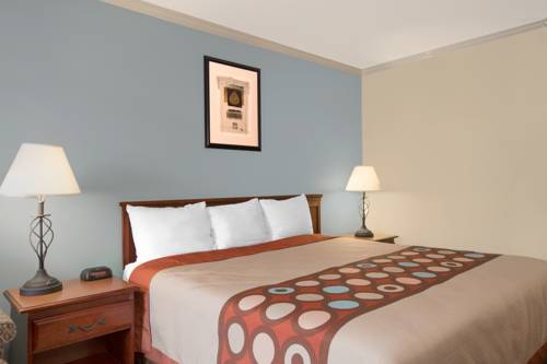 Imagen de la habitación del Hotel Super 8 By Wyndham Moody. Foto 8