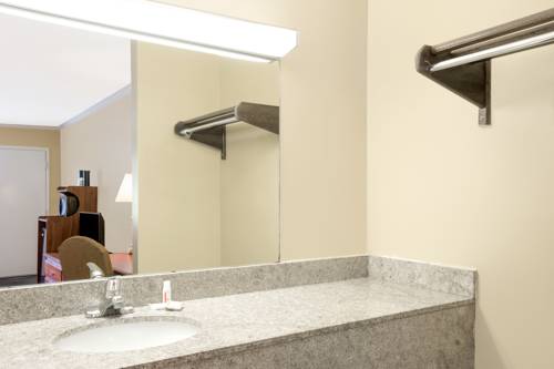 Imagen de la habitación del Hotel Super 8 By Wyndham Moody. Foto 9