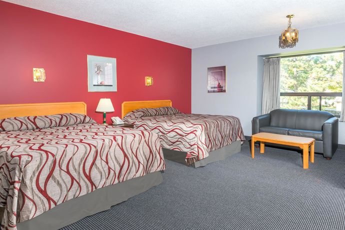 Imagen de la habitación del Hotel Super 8 By Wyndham Mt Hope Hamilton Intl Arpt On. Foto 5