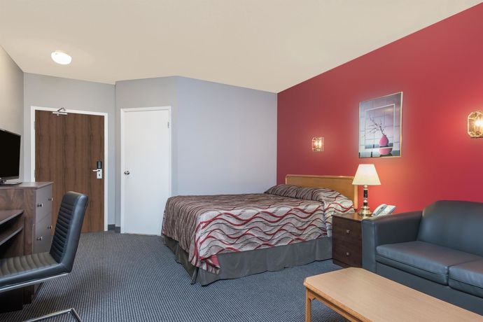 Imagen de la habitación del Hotel Super 8 By Wyndham Mt Hope Hamilton Intl Arpt On. Foto 13