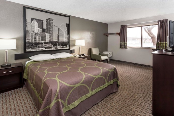 Imagen de la habitación del Hotel Super 8 By Wyndham Mundelein/libertyville Area. Foto 5