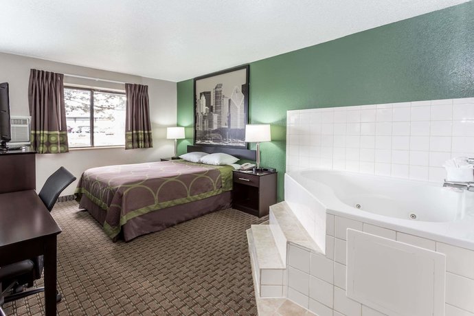 Imagen de la habitación del Hotel Super 8 By Wyndham Mundelein/libertyville Area. Foto 10