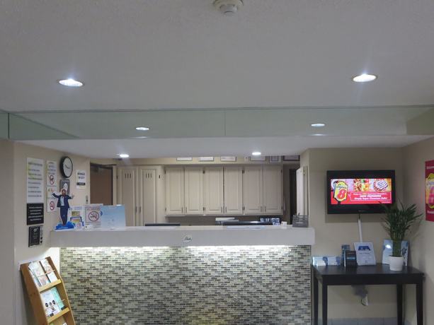 Imagen de los interiores del Hotel Super 8 By Wyndham Mundelein/libertyville Area. Foto 20