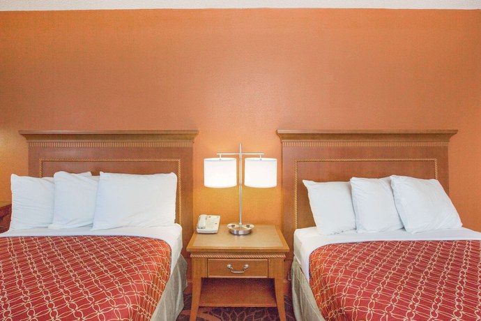Imagen de la habitación del Hotel Super 8 By Wyndham Myrtle Beach/market Common Area. Foto 5