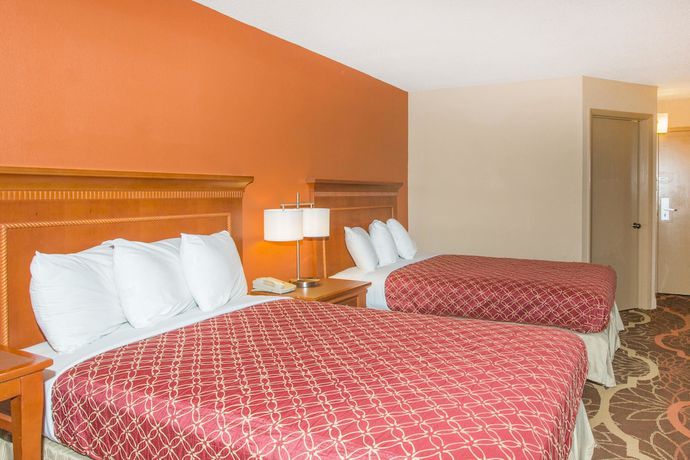 Imagen de la habitación del Hotel Super 8 By Wyndham Myrtle Beach/market Common Area. Foto 6
