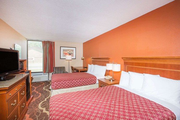 Imagen de la habitación del Hotel Super 8 By Wyndham Myrtle Beach/market Common Area. Foto 9