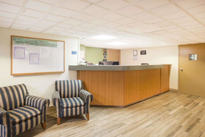 Imagen de los interiores del Hotel Super 8 By Wyndham Myrtle Beach/market Common Area. Foto 15