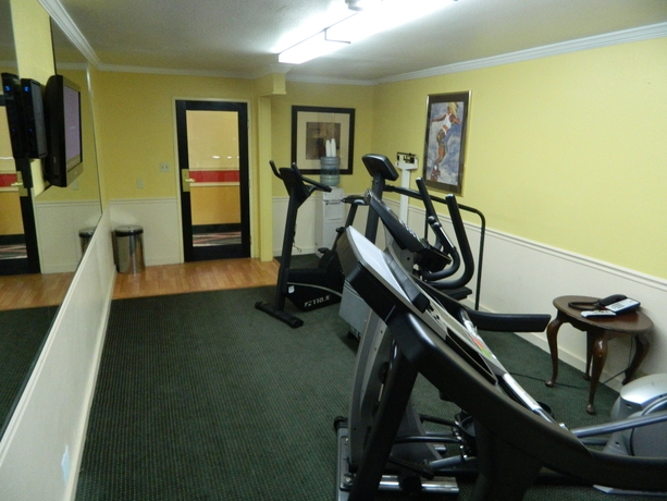 Imagen de los interiores del Hotel Super 8 By Wyndham Nashville Airport North. Foto 5