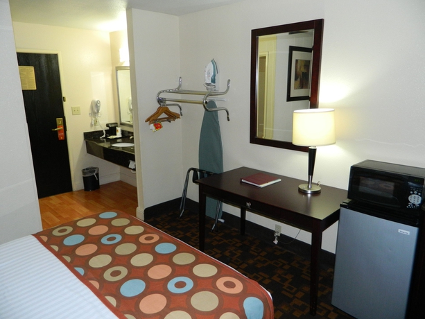 Imagen de la habitación del Hotel Super 8 By Wyndham Nashville Airport North. Foto 3