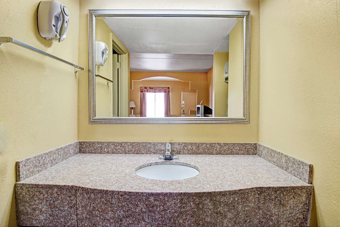 Imagen de la habitación del Hotel Super 8 By Wyndham Nashville Near Downtown / I-40. Foto 4