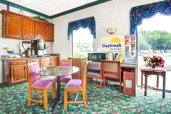 Imagen de los interiores del Hotel Super 8 By Wyndham Nashville Near Downtown / I-40. Foto 13