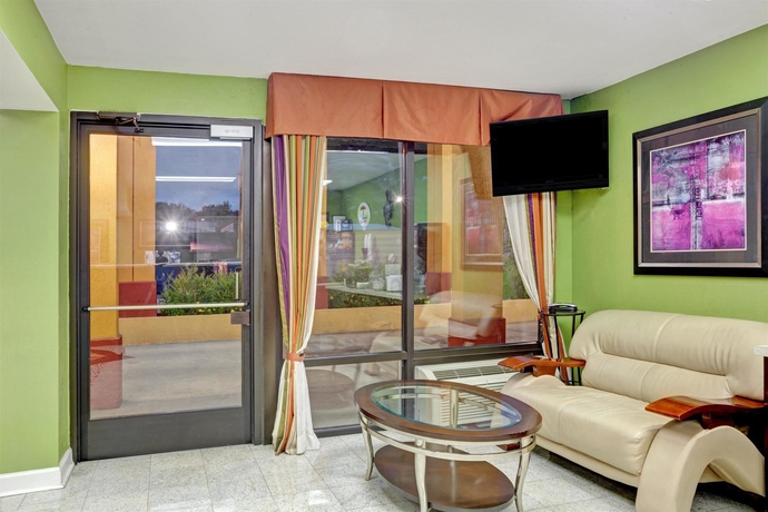 Imagen de los interiores del Hotel Super 8 By Wyndham Nashville West. Foto 13