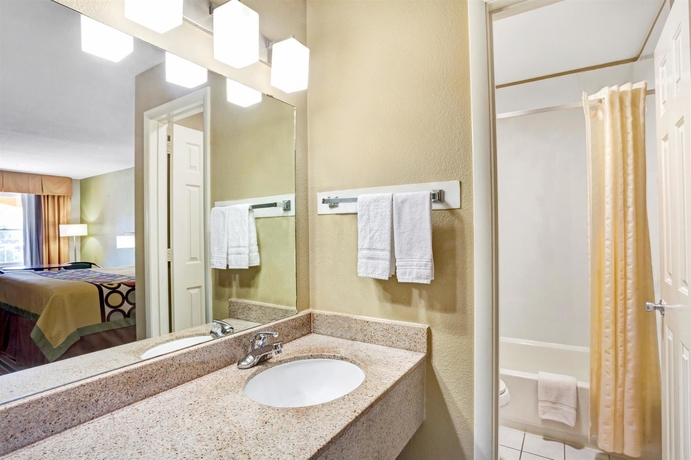 Imagen de la habitación del Hotel Super 8 By Wyndham Nashville West. Foto 10