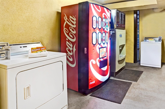 Imagen de los interiores del Hotel Super 8 By Wyndham Nashville West. Foto 14