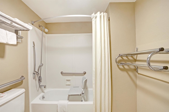 Imagen de la habitación del Hotel Super 8 By Wyndham Nashville West. Foto 12