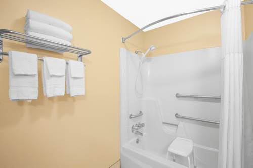 Imagen de la habitación del Hotel Super 8 By Wyndham Natchitoches. Foto 8