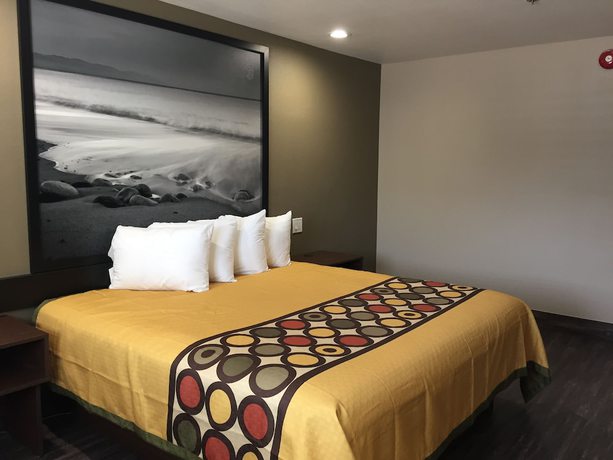 Imagen de la habitación del Hotel Super 8 By Wyndham National City Chula Vista. Foto 14