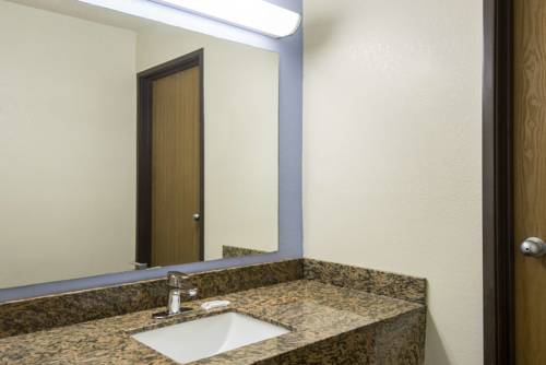 Imagen de la habitación del Hotel Super 8 By Wyndham New Castle. Foto 2