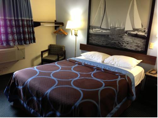 Imagen de la habitación del Hotel Super 8 By Wyndham New Castle. Foto 12