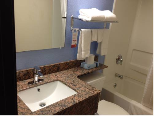 Imagen de la habitación del Hotel Super 8 By Wyndham New Castle, New Castle. Foto 14