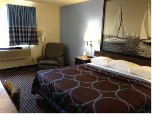 Imagen de la habitación del Hotel Super 8 By Wyndham New Castle, New Castle. Foto 16